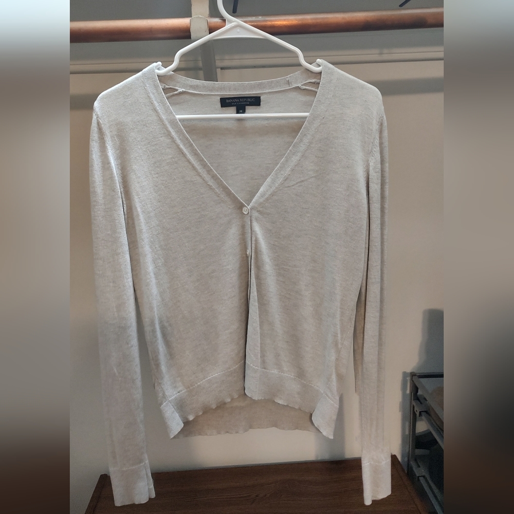 Banana Republic v-neck cardigan, silk/cashmere, Size: M, like new